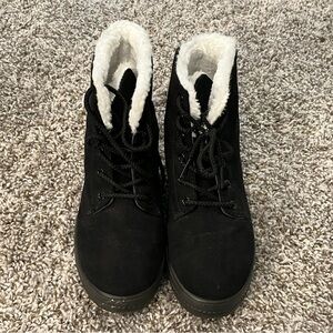 Cozy Black Winter Boots for Women